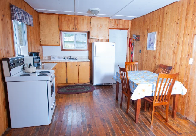 Pigeon-Lake-Resort-Cottage-nine-eatin-kitchen